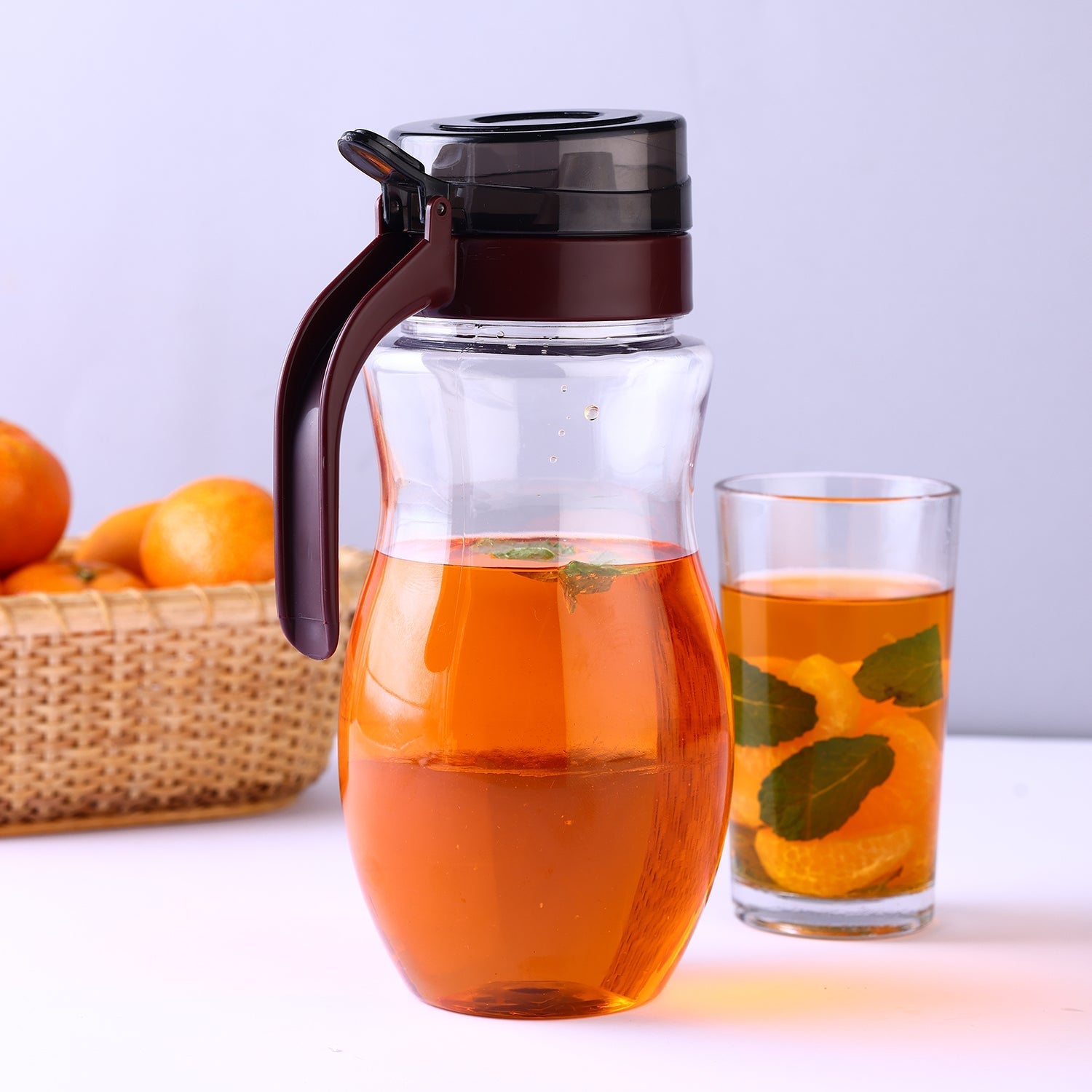Stainless steel oil dispenser with small nozzle for controlled pouring Stainless steel oil dispenser with small nozzle for controlled pouring